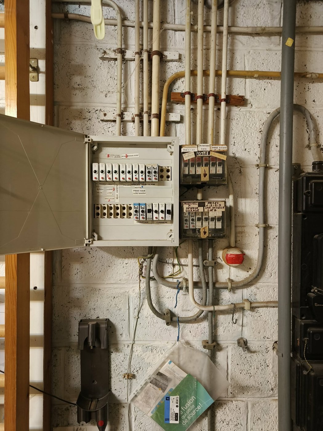 Ancien tableau électrique avant rénovation par Voltflow
