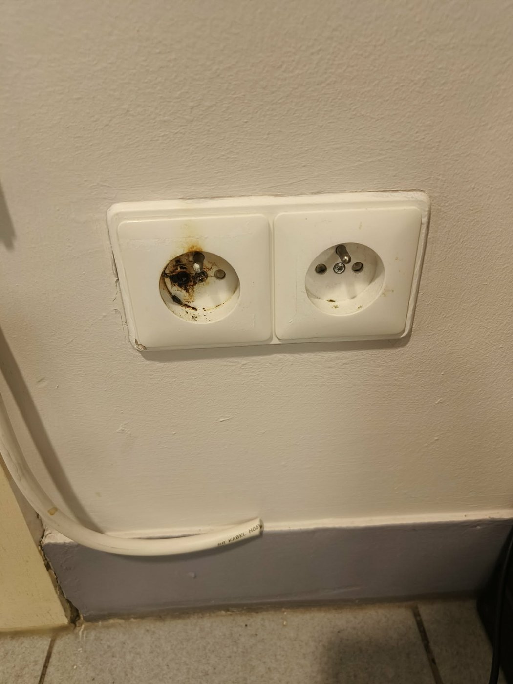 Prise électrique endommagée réparée par Voltflow